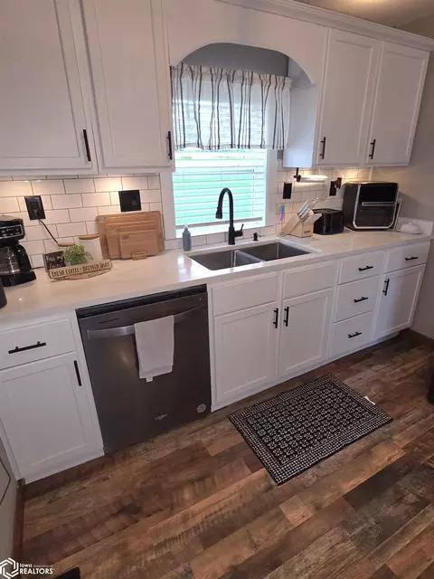 Kitchen - 301 4th Ave, Dedham, IA 51440 photo 3 of 4