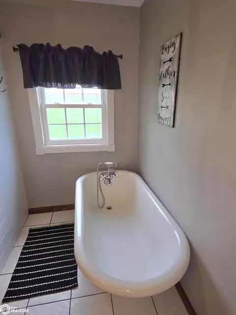 Bath - 301 4th Ave, Dedham, IA 51440 photo 5 of 5