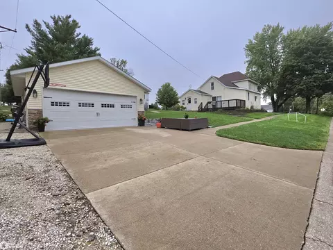 Exterior - 301 4th Ave, Dedham, IA 51440 photo 11 of 13