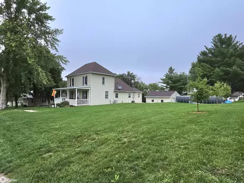 Exterior - 301 4th Ave, Dedham, IA 51440 photo 7 of 13