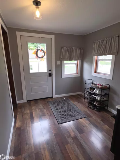 Entry Way - 301 4th Ave, Dedham, IA 51440 photo 2 of 3