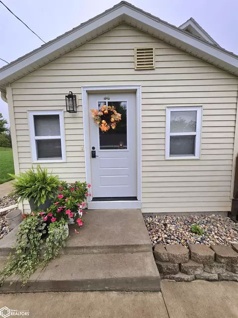 Exterior - 301 4th Ave, Dedham, IA 51440 photo 10 of 13