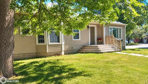 427 Washington St, Wapello, IA 52653