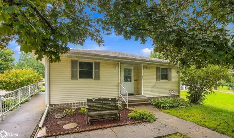 617 S Jefferson St, Sigourney, IA 52591