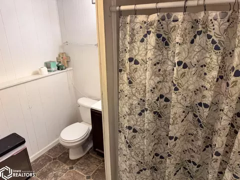 Bath - 355 N 17th St, Hamilton, IL 62341 photo 3 of 3