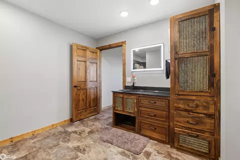 Bath - 2029 500th Ave, Deep River, IA 52222 photo 1 of 2