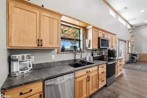 Kitchen - 2029 500th Ave, Deep River, IA 52222 photo 5 of 6