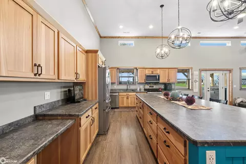 Kitchen - 2029 500th Ave, Deep River, IA 52222 photo 4 of 6