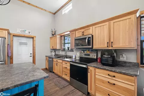Kitchen - 2029 500th Ave, Deep River, IA 52222 photo 6 of 6