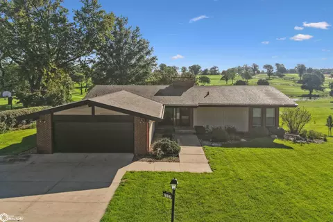 2002 Stratford Ln, Marshalltown, IA 50158