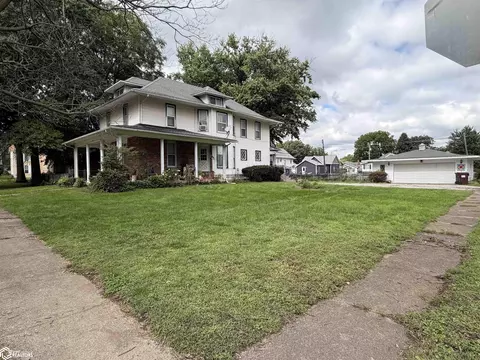 417 Benton Ave E, Albia, IA 52531