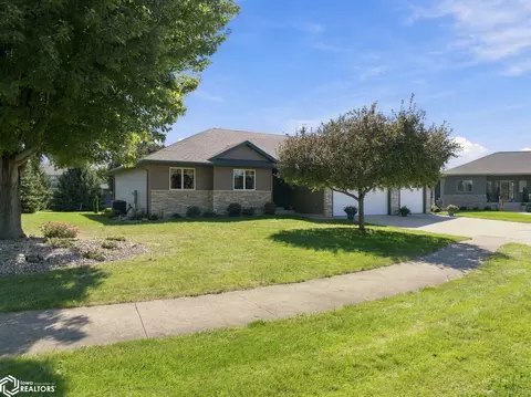 2923 Morning Star Ct, Mason City, IA 50401