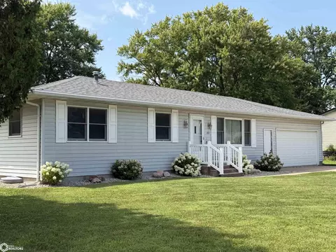 92 6th St, West Point, IA 52656