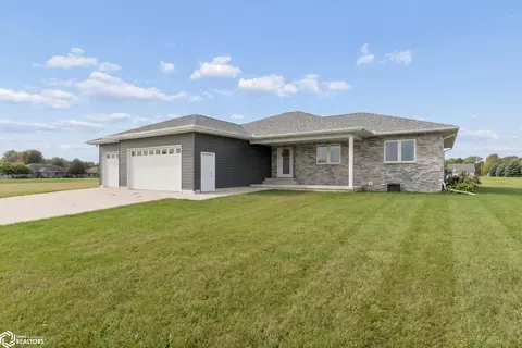 714 Cypress Ct, Mason City, IA 50401