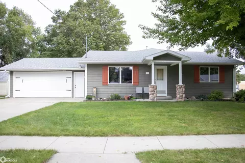 902 S 12th St, Clear Lake, IA 50428