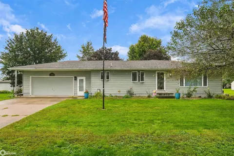 208 3rd St NE, State Center, IA 50247