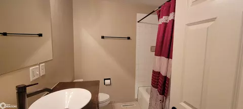 Bath - 1208 E State St, Algona, IA 50511 photo 2 of 4