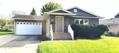 Exterior - 1208 E State St, Algona, IA 50511 photo 3 of 7