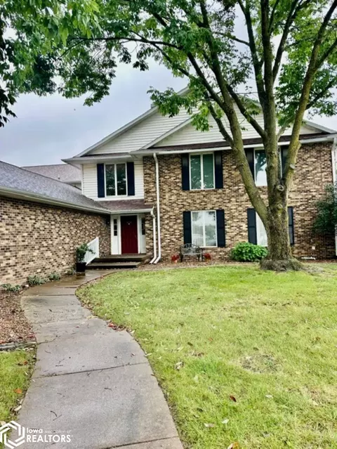 1609 Unit A Orchard Meadow Dr, Burlington, IA 52601