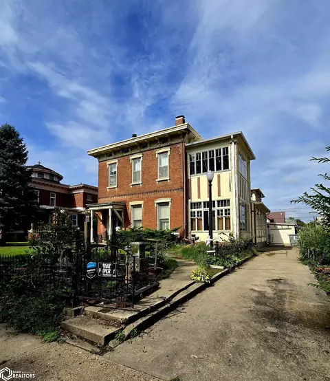 509 High Ave E, Oskaloosa, IA 52577