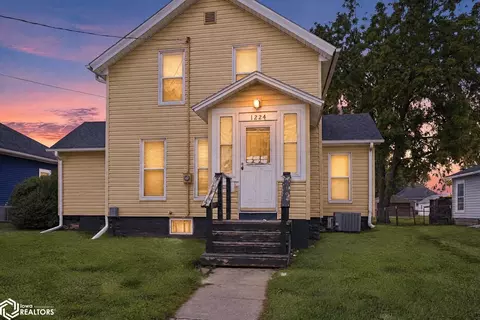 1224 N Madison Ave, Mason City, IA 50401