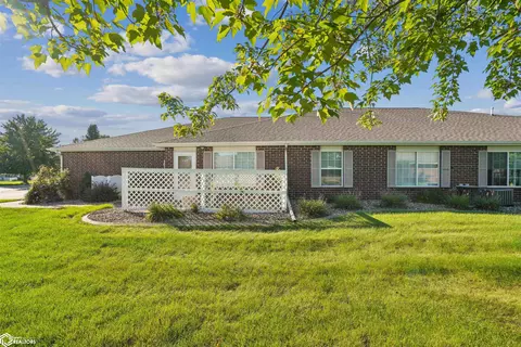 1803 E Maple Grove Ln, Mount Pleasant, IA 52641