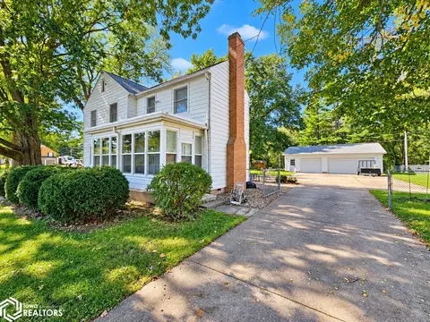 316 Crescent Dr, Middletown, IA 52638
