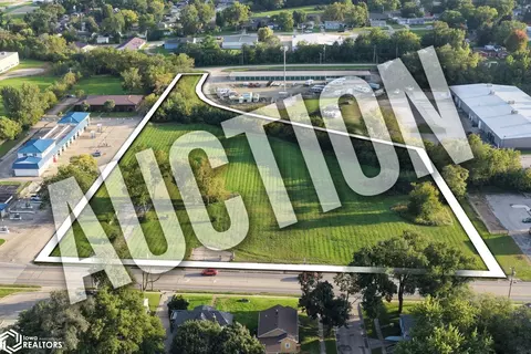 1300 S 2nd Ave E, Newton, IA 50208