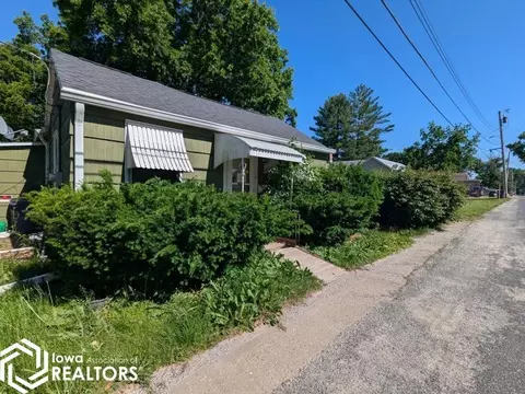 1234 Caroline St, Burlington, IA 52601