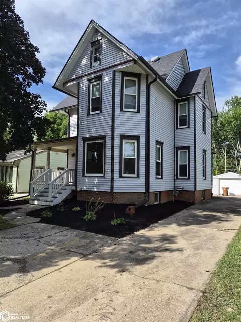 1419 West St, Grinnell, IA 50112