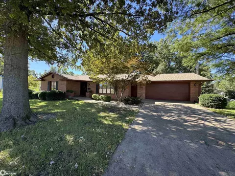818 S 17th St, Centerville, IA 52544