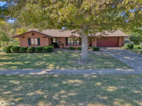 818 S 17th St, Centerville, IA 52544