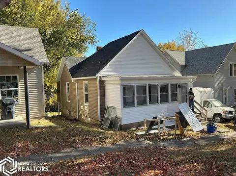 514 S 7th St, Burlington, IA 52601
