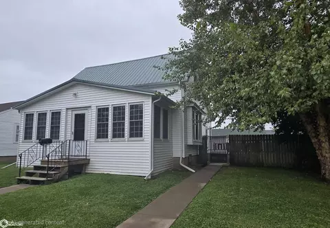 809 Hedge Ave, Burlington, IA 52601