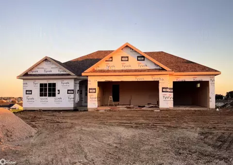 804 Woodside Dr, Marshalltown, IA 50158