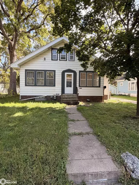 925 N Pennsylvania Ave, Mason City, IA 50401