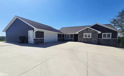 2620 Carbonado Rd, Oskaloosa, IA 52577