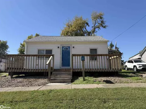 609 N Pine St, New London, IA 52645