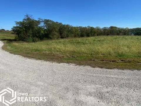 1689 Pin Oaks Ln, Mount Pleasant, IA 52641