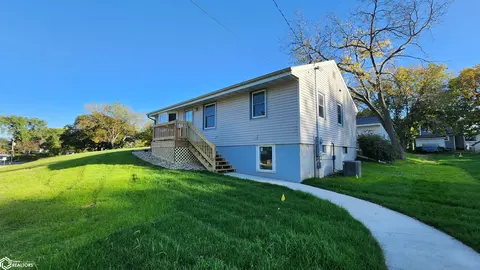 537 4th St NE, Mason City, IA 50401