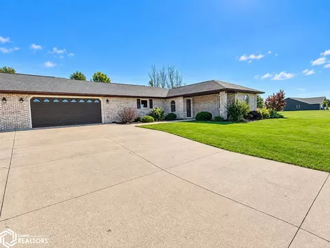 904 S 5th St, Wapello, IA 52653