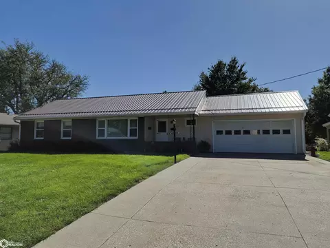 210 Peasley Ave, Oskaloosa, IA 52577