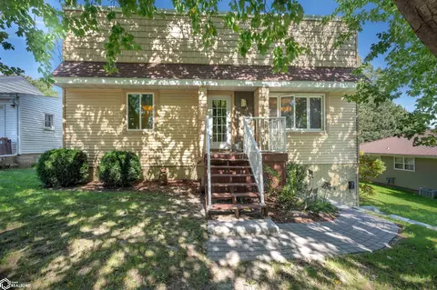 712 6th St, Traer, IA 50675