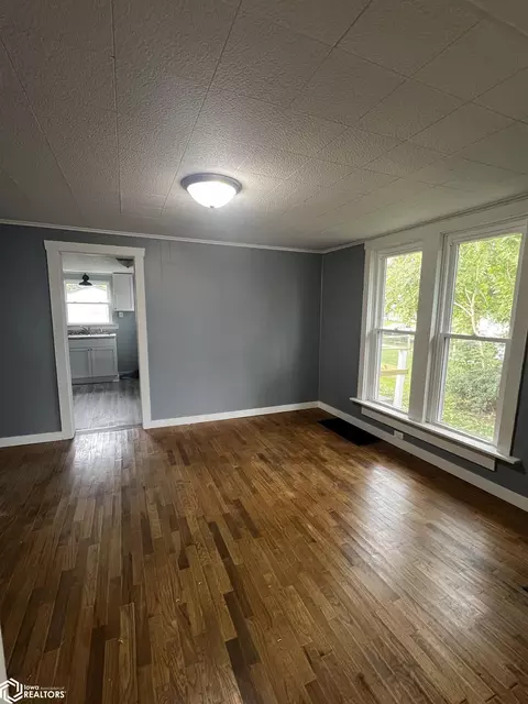 Living - 1230 Laurel St, Hamilton, IL 62341 photo 2 of 2