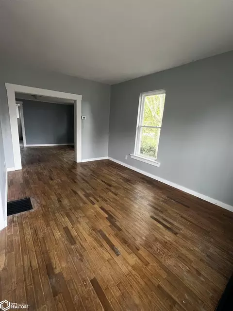 Living - 1230 Laurel St, Hamilton, IL 62341 photo 1 of 2