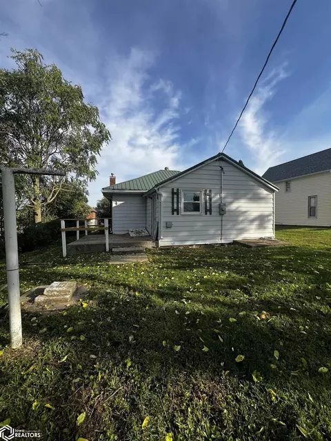 Exterior - 1230 Laurel St, Hamilton, IL 62341 photo 3 of 4