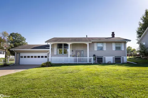 303 Newcastle Rd, Marshalltown, IA 50158