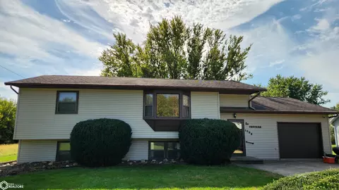 1008 E 7th St, Tama, IA 52339