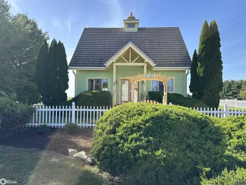1742 Jupiter Ave, Fairfield, IA 52556