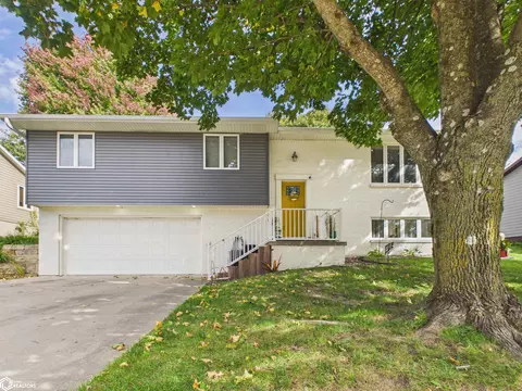 2218 Mcmullin Dr, Oskaloosa, IA 52577